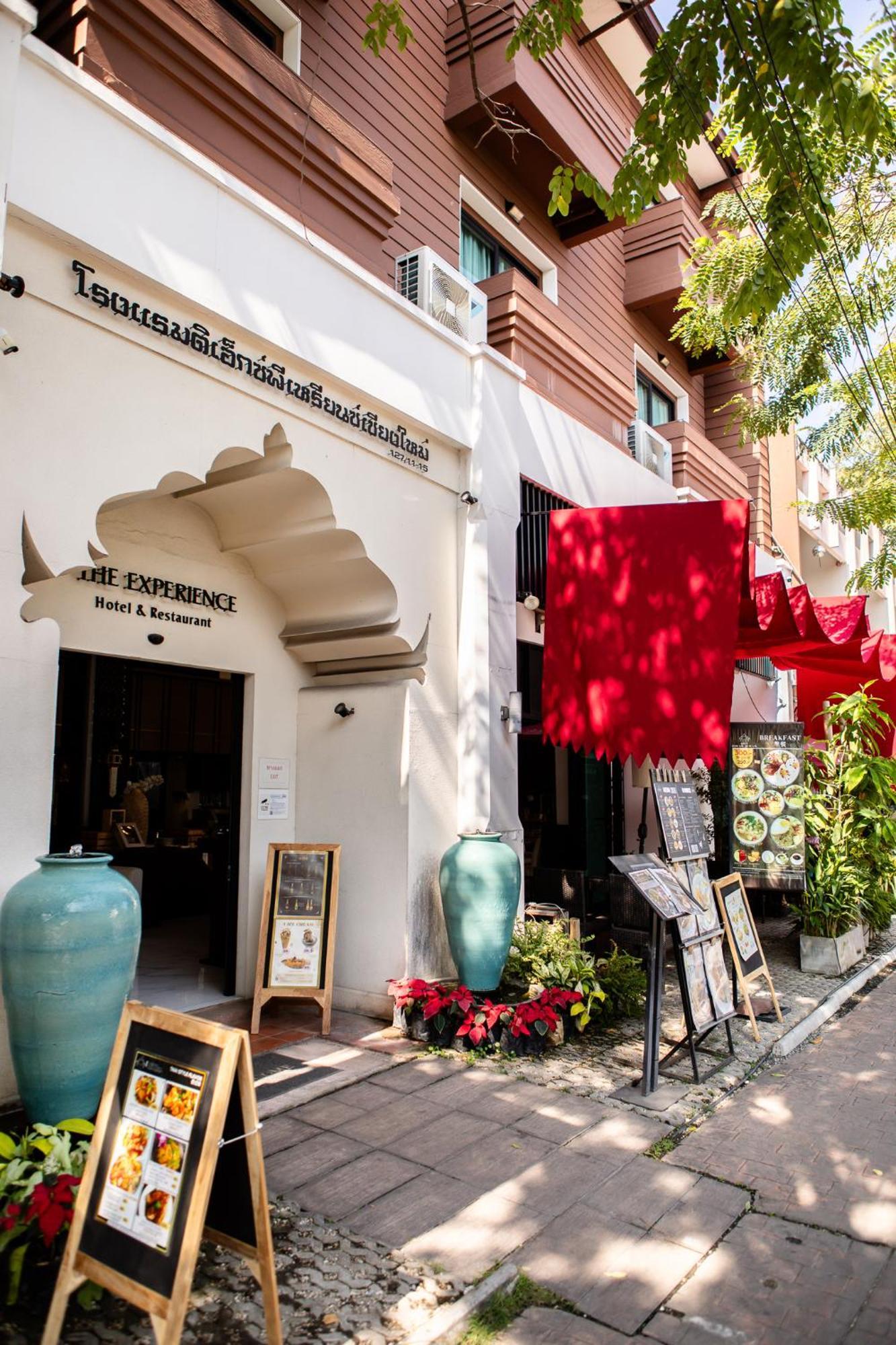 The Experience Walking Street Chiang Mai Hotel Exterior foto